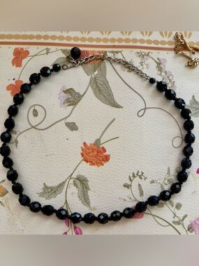 Vintage Black Beaded Women's Necklace - Classic Faceted Glass Beads